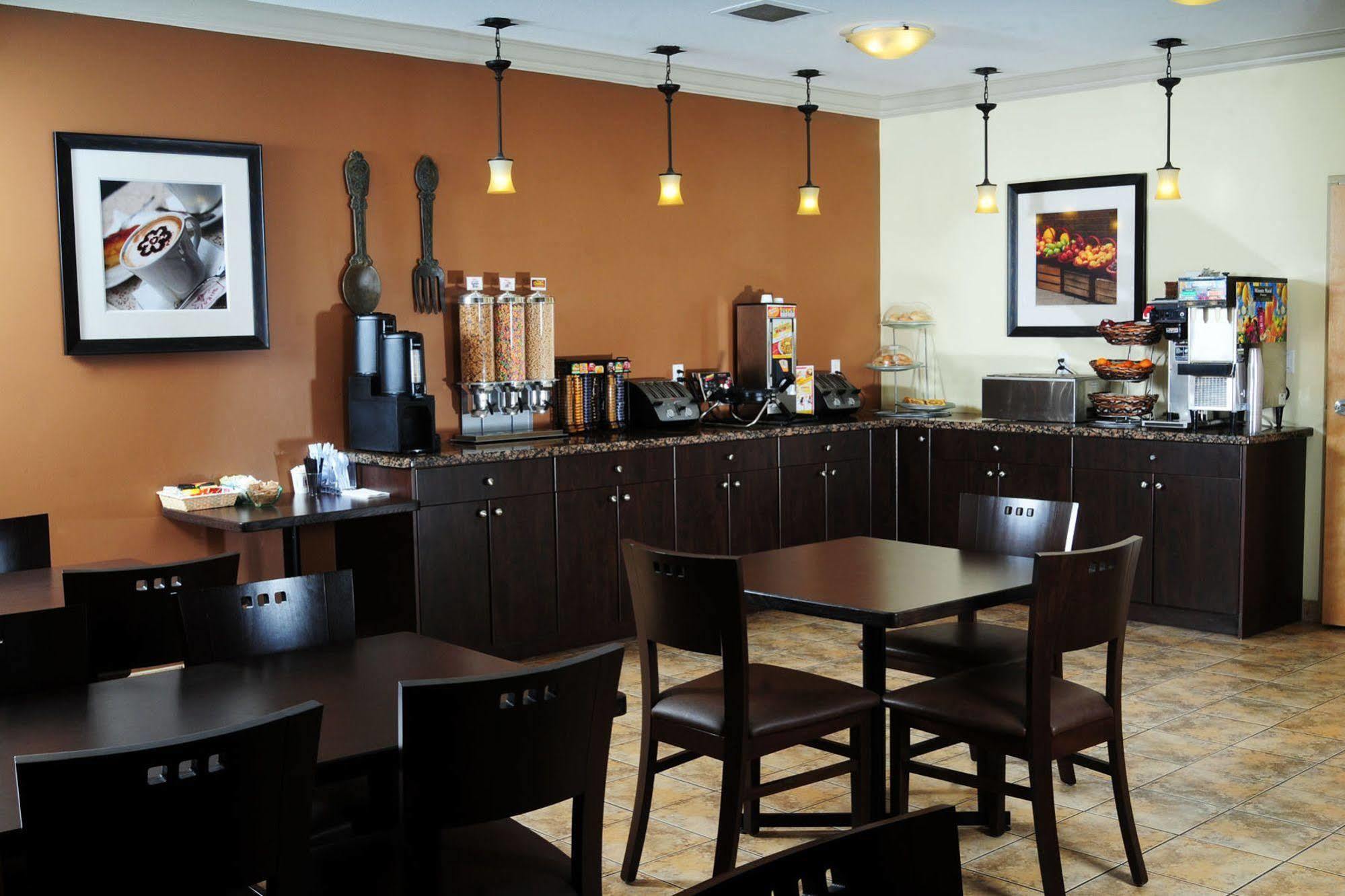 Trend Mountain Hotel & Conference Centre Tumbler Ridge Restoran fotoğraf