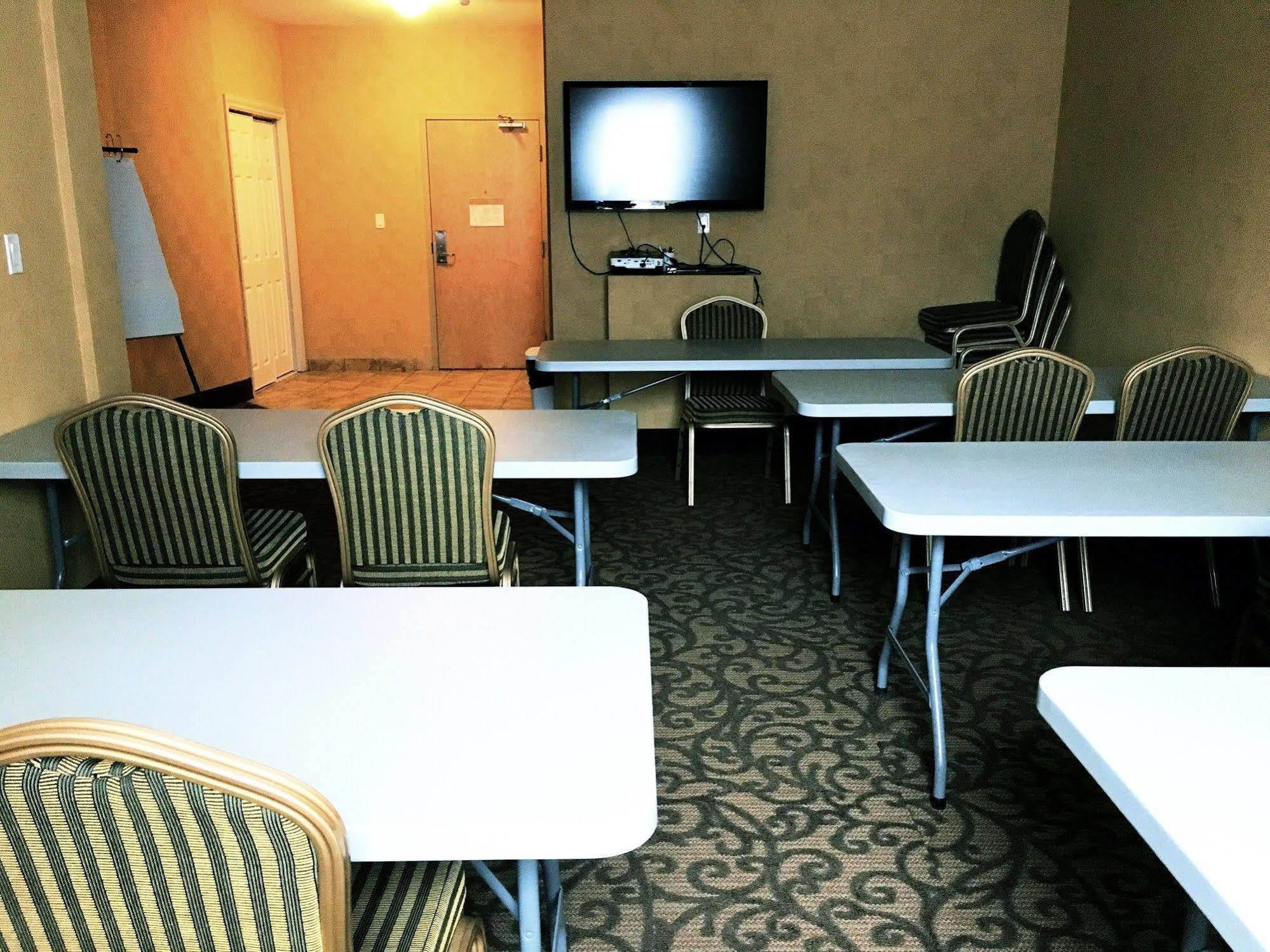 Trend Mountain Hotel & Conference Centre Tumbler Ridge Dış mekan fotoğraf